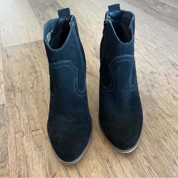 Steve Madden Black Western Heeled Booties, Size 10 - Picture 3 of 7